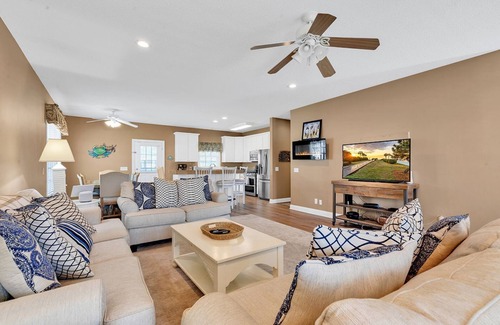 Cherry Grove Beach Cabaña | Ocean View 4BR Private Home with Pool at 2901 Nixon Street. Sleeps 12