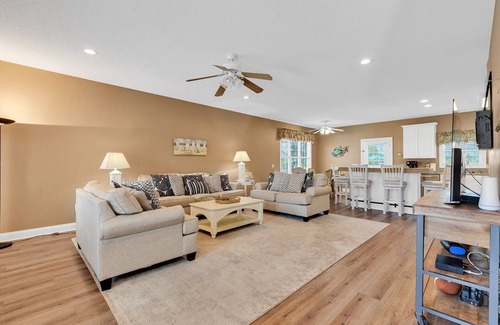 Cherry Grove Beach Cabaña | Ocean View 4BR Private Home with Pool at 2901 Nixon Street. Sleeps 12