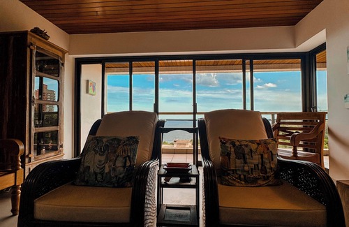 Parque Enseada Apartamento | Ocean View and Air Conditioning