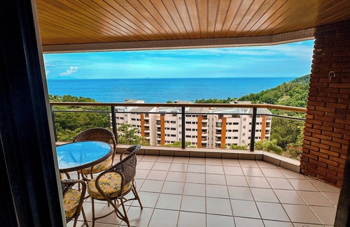 Parque Enseada Apartamento | Ocean View and Air Conditioning