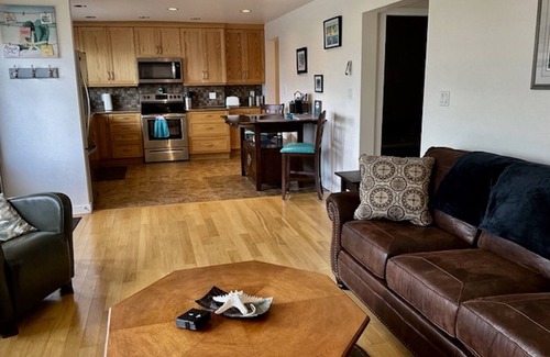 Campbell River Casa | Ocean View and Garden Oasis Suite
