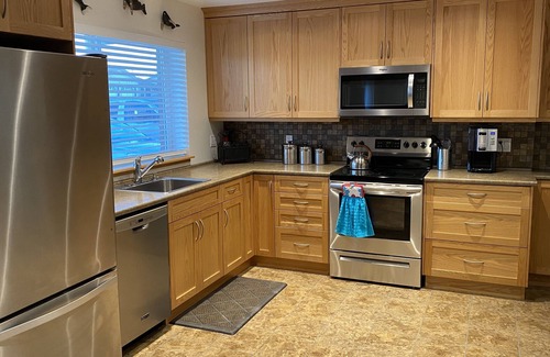 Campbell River Casa | Ocean View and Garden Oasis Suite