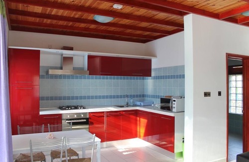 Mahe Island Apartamento | Ocean view apartment in south Mahe, just in front of Baie Lazare beach.