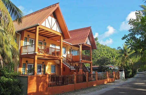 Mahe Island Apartamento | Ocean view apartment in south Mahe, just in front of Baie Lazare beach.