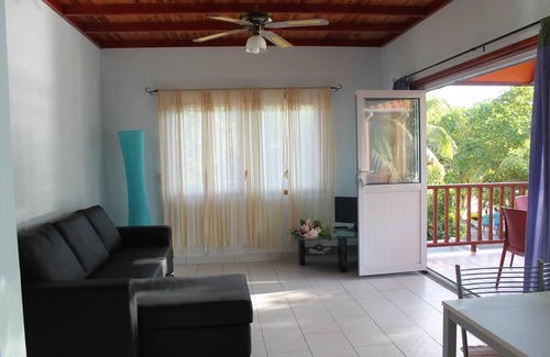Mahe Island Apartamento | Ocean view apartment in south Mahe, just in front of Baie Lazare beach.