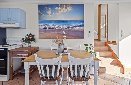 Bicheno Casa | Ocean View Beach House - Pet Friendly!