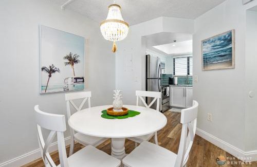 New Smyrna Beach Apartamento | Ocean View Balcony just STEPS to the Beach with Pool, Parking and Wi-Fi!
