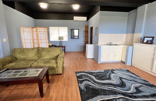 Capital Hill Apartamento | Ocean View Capitol Hill Studio with Sunset Deck