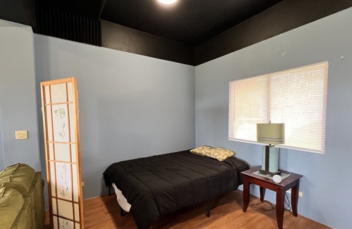 Capital Hill Apartamento | Ocean View Capitol Hill Studio with Sunset Deck