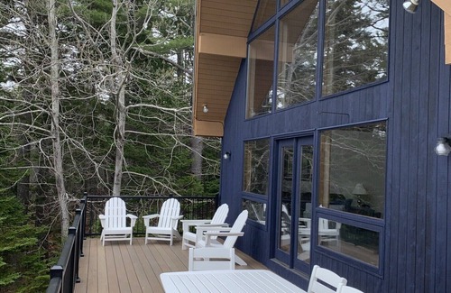 Bar Harbor Casa | Ocean View Cedar Chalet/ 10 min to Acadia