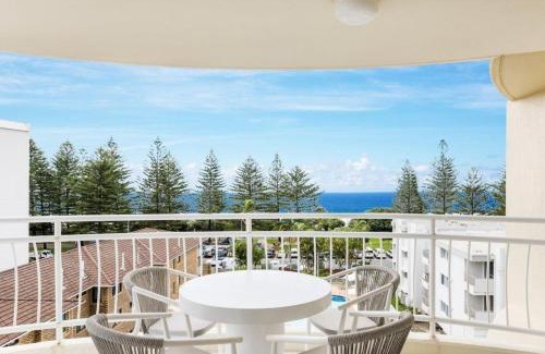Burleigh Heads Apartamento | Ocean View Coastal Haven in Burleigh Heads