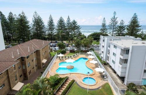 Burleigh Heads Apartamento | Ocean View Coastal Haven in Burleigh Heads