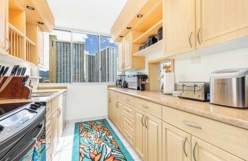 Honolulu Apartamento | Ocean View Condo at Foster Tower Across from Beach w/Great Amenities