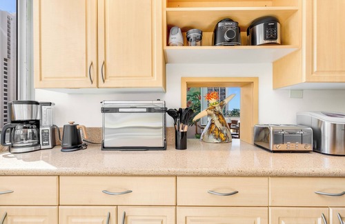 Honolulu Apartamento | Ocean View Condo at Foster Tower Across from Beach w/Great Amenities