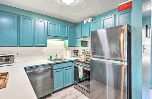 Nawiliwili Condominio | Ocean-View Condo < Half Mile to Kalapaki Beach!
