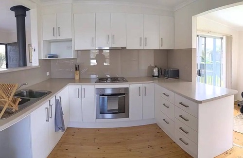 Dalmeny Casa | Ocean view cottage 5 minute walk from beach!