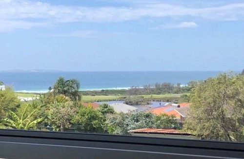 Dalmeny Casa | Ocean view cottage 5 minute walk from beach!