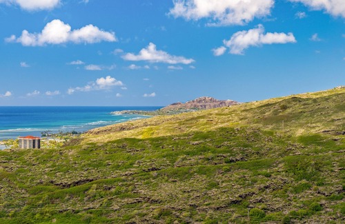 Hawaii Kai Casa | Ocean View Cottage if rented with Main House can sleep up to 11 guests