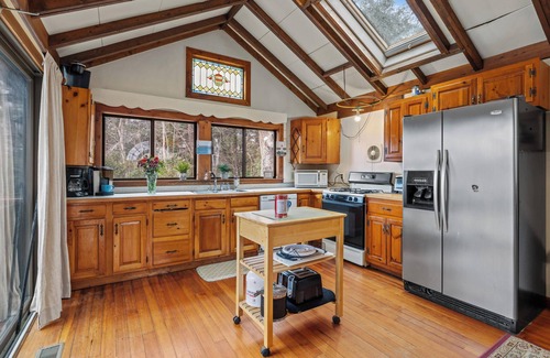 Cotuit Cabaña | Ocean View Cottage - Pet-Friendly