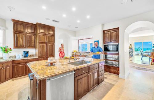 Islamorada Apartamento | Ocean View Duplex Penthouse Retreat amenities: tennis court heated Pool Vista Key One