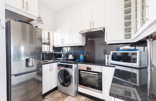 Winklespruit Apartamento | Ocean View Escape 2-bedroom apartment in Kingsburgh with AC and Private Rooftop
