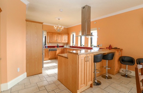 Ardnatrush Cabaña | OCEAN VIEW, family friendly, with open fire in Adrigole, County Cork