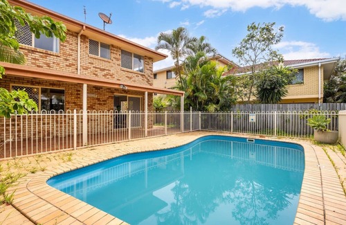 Clontarf Casa | Ocean View From Balcony 5BR Home w/Pool @Redcliffe
