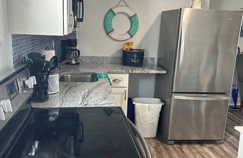 Old Orchard Beach Condominio | Ocean view, fully renovated beach condo!!! Steps to the sand, sleeps 6