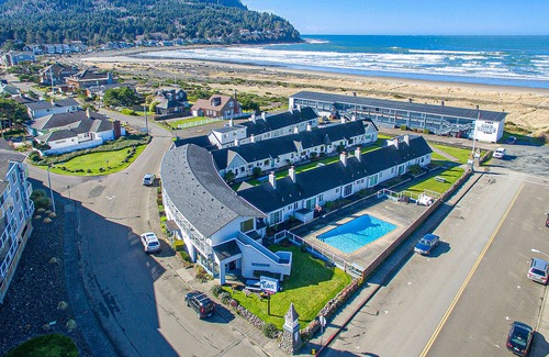 Seaside Cabaña | Ocean-view getaway with a heated pool & fireplace - walk on the beach