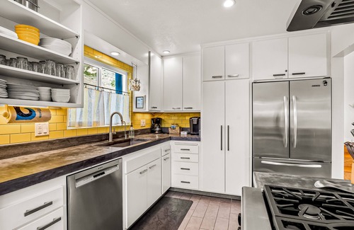 La Conchita Casa | Ocean-View Hideaway w/ Hidden Patio& Grill, Just| Steps to Beach!