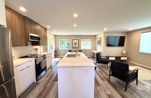 Sliammon Casa | Ocean View /Hobby Farm/New Home 2025