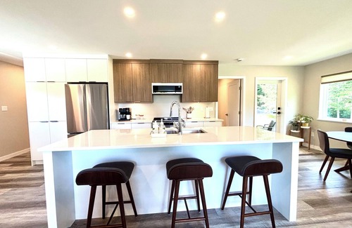 Sliammon Casa | Ocean View /Hobby Farm/New Home 2025