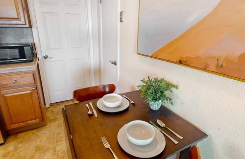 Seaside Casa | Ocean-view home in great location with backyard deck, grill, streaming, & W/D