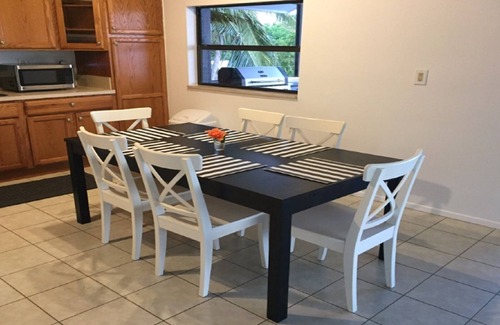 Cutthroat Harbor Estates Cabaña | Casa con vista al mar: lanzamiento privado y asombrosas vistas de la puesta del sol: solo alquileres de 28 días