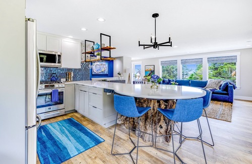 Oceanside Casa | Ocean View Home w/ Private Hot Tub, Great Deck, Fireplace - Walk to the Beach