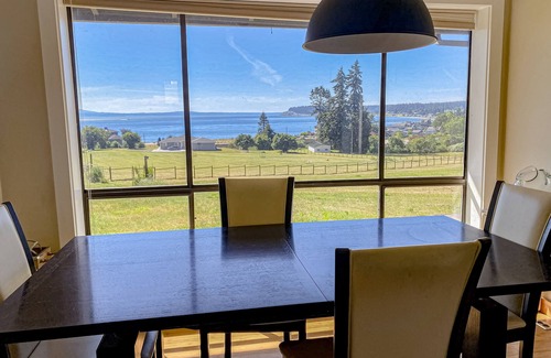 Austin Casa | Ocean view home with incredible setting & deck - walk to the beach, near town
