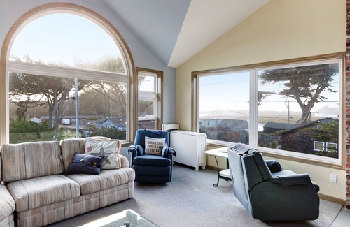 Salmon Creek Casa | Casa con vista al mar con sauna privada y bañera de hidromasaje - a pie de playa!