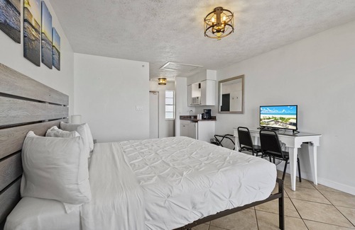 Fort Pierce Hotel | Ocean View Hotel Room with Balcony- King Bed #25