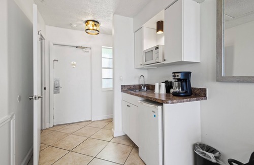 Fort Pierce Hotel | Ocean View Hotel Room with Balcony- King Bed #25
