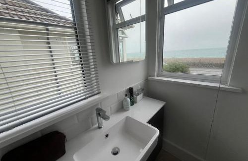 Worthing Casa | Ocean View in Worthing, sleeps 9