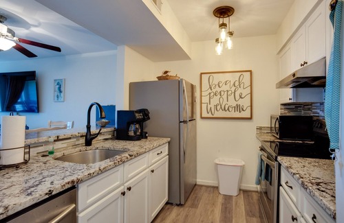 Oceanmarsh Subdivision Condominio | Ocean-View Island Condo w/ Pool: Pets Welcome!