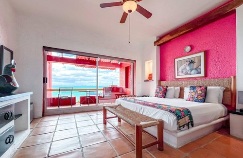 Isla Mujeres Hotel | Ocean View King Room at Casa de Los Sueños