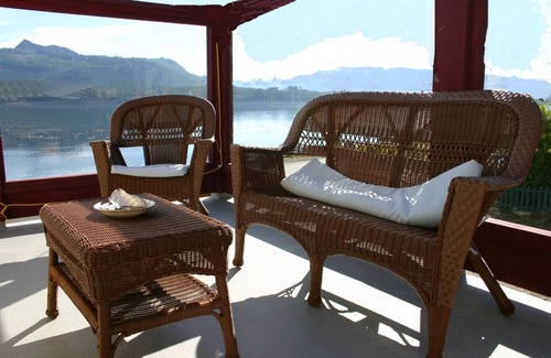 Alert Bay Cabina | Ocean View Lodge - Double Beds with Hot Breakfast