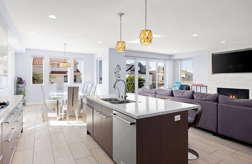 Hollywood Beach Casa | Ocean view modern home with bikes, grill, game tables, fireplace, W/D, & AC