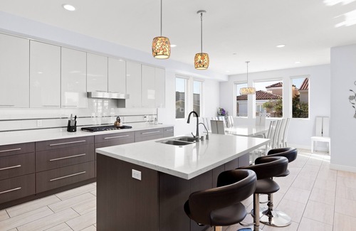 Hollywood Beach Casa | Ocean view modern home with bikes, grill, game tables, fireplace, W/D, & AC