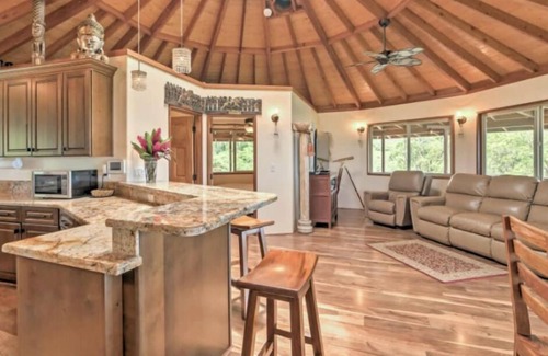 Honomu Casa | Ocean View Mountain Home by Akaka Falls