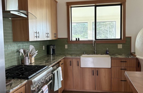 Bodega Bay Casa | Ocean view peaceful- 7 min walk to sandy beach