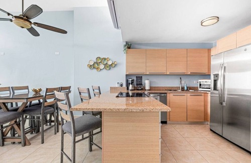 Herreras Condominio | Ocean View Penthouse with pool, beachfront complex