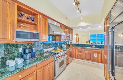 Lower Matecumbe Key Apartamento | Ocean View Penthouse | Retreat amenities: tennis court, heated Pool | Vista Key Two