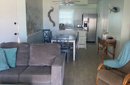 Sea Dunes Condominio | Vista al mar, frente a la piscina, condominio a nivel del suelo remodelado!